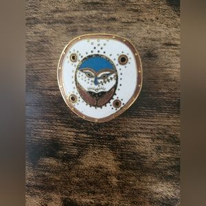 1970's era owl broach-metal-1 inch X 1 inch